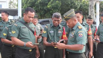 Preventing Soldiers From Being Lulled In Online Gambling, TNI Members' Cellphones In Central Lombok Are Checked