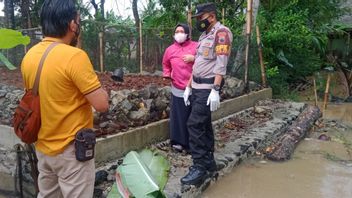 ゲゲル、バナナの葉で覆われたカンプン・クロヤ・チラカップで雨水で溢れた少女の遺体を発見