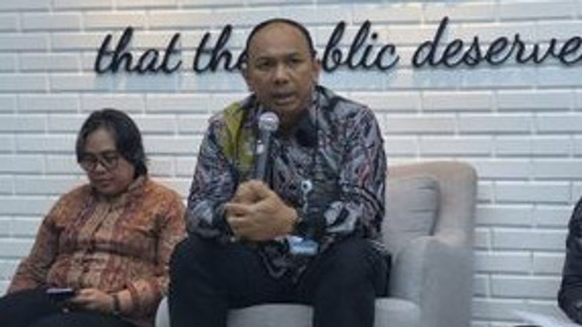 Kominfo Tidak Wajibkan Lembaga Penyiaran Mengganti Siaran Azan di TV dengan Running Text