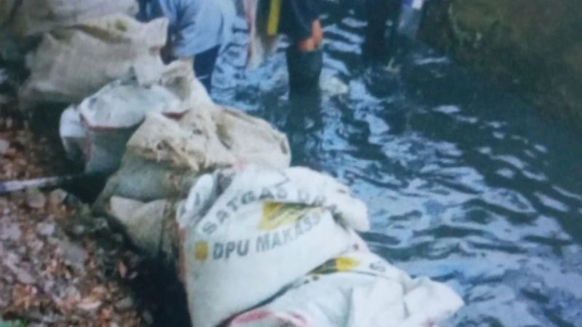 Pemkot Makassar Kerahkan Alat Berat Keruk Drainase Cegah Banjir