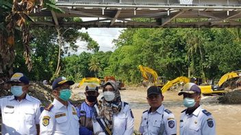 Beware Of The Leaning Bridge In Palopo, The Joint Team Holds Traffic Engineering