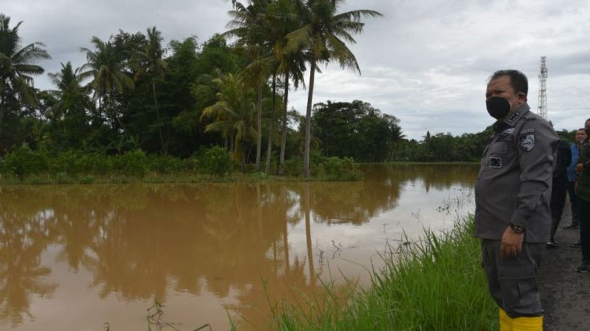 Jember ريجنت : الفيضانات يزعم بسبب الطمي النهر ونقل وظيفة Bantaran