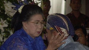والد زوجة (SBY) (سونارتي سري هادية) قد مات