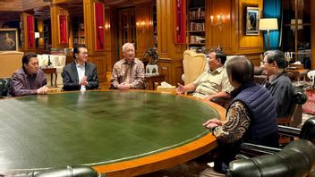 プラボウはハムバルンで5人のタイワン人を集め、国家経済の方向性を議論する