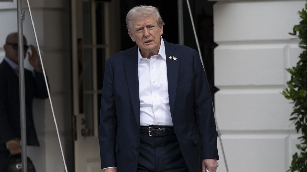 Trump Considers Tariffs On Imported Electronic Goods Based On The Number Of Chips