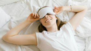 3 Manfaat Menggunakan Penutup Mata saat Tidur
