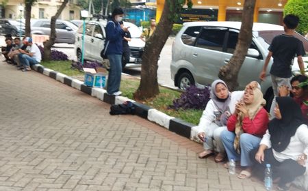 Di RS Polri, Keluarga Korban Berharap Anaknya Masih Selamat Meski Tubuhnya Terbakar