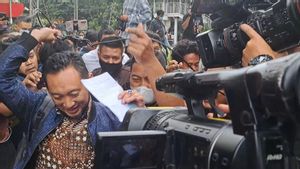 Usai Klarifikasi Harta ke KPK, Cincin Bermata Biru di Jari Kepala Bea Cukai Makassar Curi Perhatian