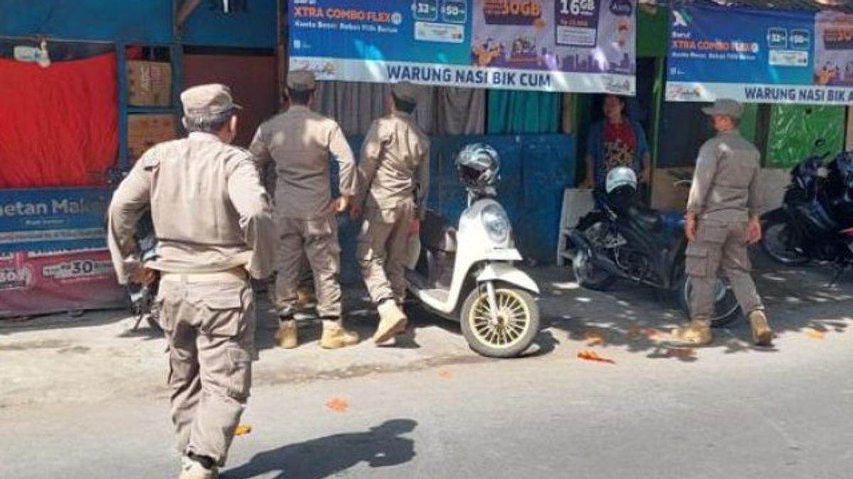 Mataram Satpol PP Disbands Places To Eat Open During The Day During Ramadan