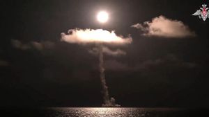 불라바(Bulava) 해상 기반 대륙간 탄도 미사일, 핵잠수함을 통해 러시아 군에 공식 투입