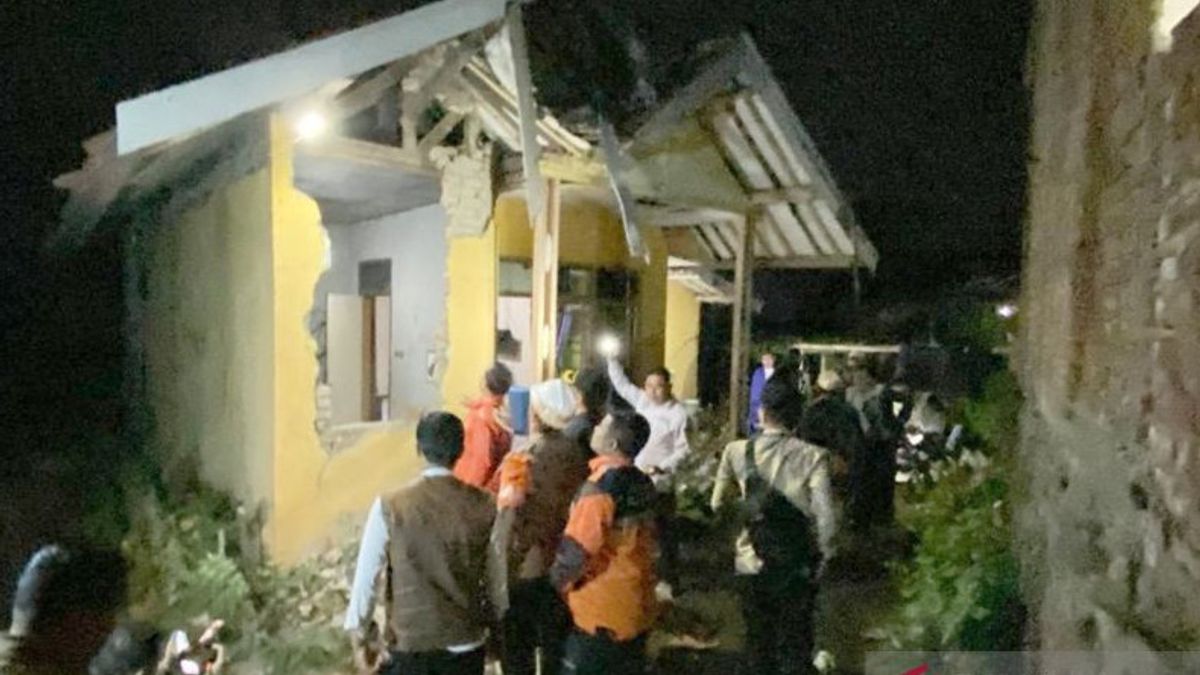 政府Garut Sisir 因万隆地震而受损的居民住宅