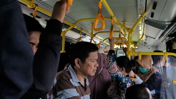ジャカルタ州政府の公共交通機関の営業時間短縮によるCOVID-19防止戦略