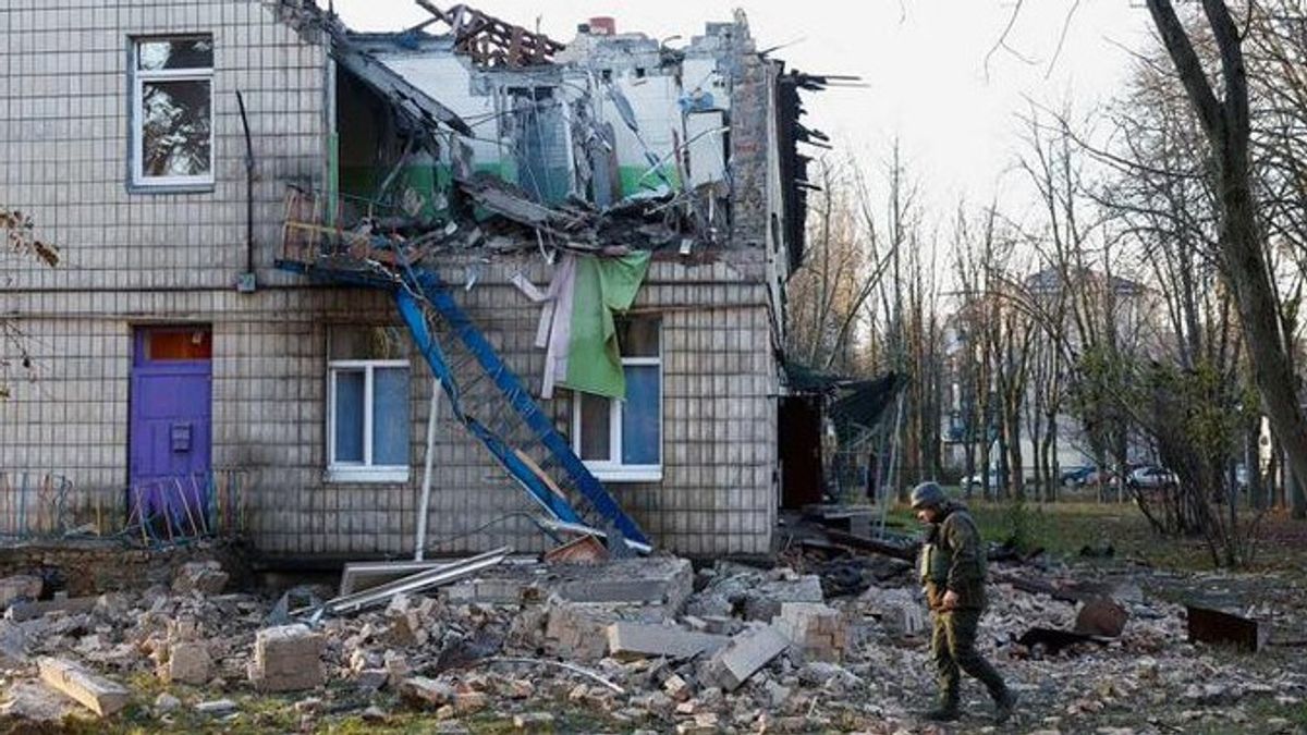 俄罗斯用75架无人机袭击乌克兰,5人死亡