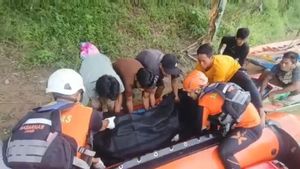 Dragged By 3km Flow, SAR Team Evacuates Victims Drowning In Batanghari River
