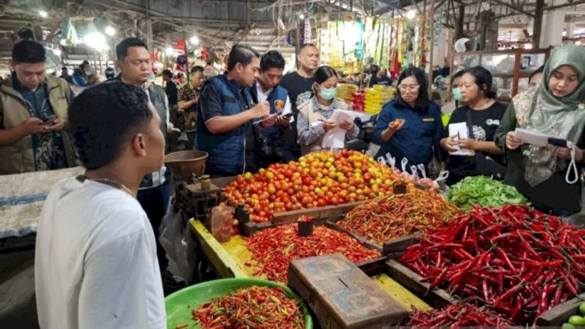 الفلفل الحار في سوق مدينة كوبانج يصل إلى 80.000 روبية إندونيسية / كجم ، فرقة العمل الغذائية تحقق في ادعاءات لعبة الأسعار