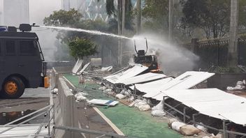 L'impact Des Démonstrations, Les Outils De Construction De Jakarta MRT Ont Brûlé