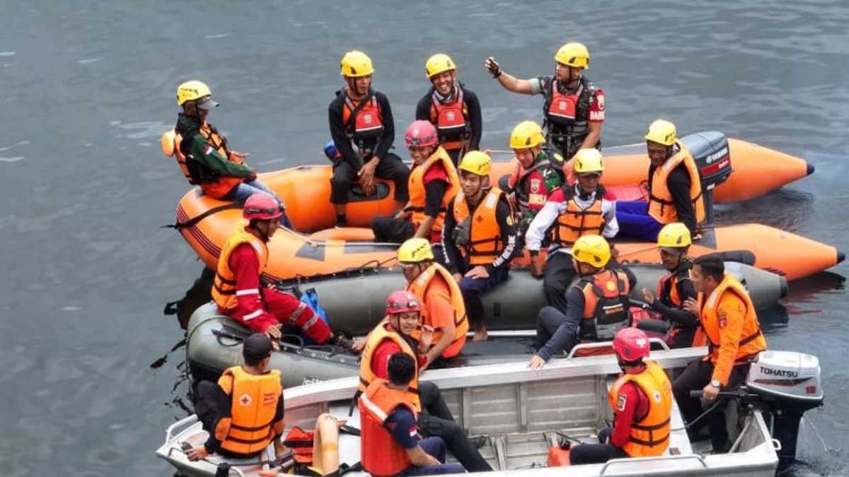   Tim Gabungan Agam Terus Cari Nelayan Tenggelam di Danau Maninjau 