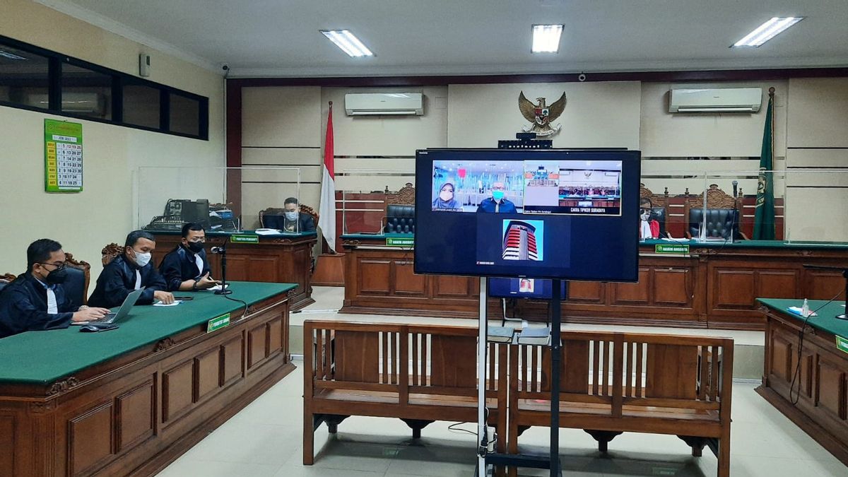    Terbukti Korupsi, Bupati Nonaktif Probolinggo Puput Tantri dan Suami Divonis 4 Tahun Penjara