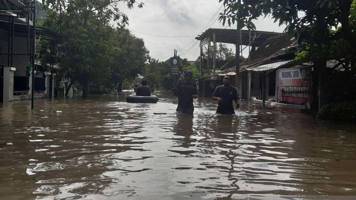 Tinggi Air Imbas Meluapnya Sungai Bengawan Solo Capai 2 Meter, 4.000 Warga Sukoharjo Mengungsi 