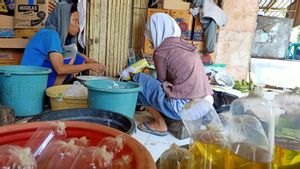 Pedagang di Mataram Mengeluh Rugi Kebijakan Harga Minyak Goreng Rp14.000/Liter, Disdag Usul Koordinasi dengan Distributor