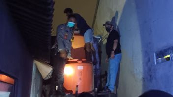 Suspectes d’eau odeur et de mousse, Sutrisno et les beaux-parents ont trouvé le corps dans le toit d’une maison louée à Tangsel