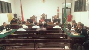 L’ancien régent de KKT Maluku témoin de 2 affaires de corruption, interrogé par Kejam 5 heures consécutives
