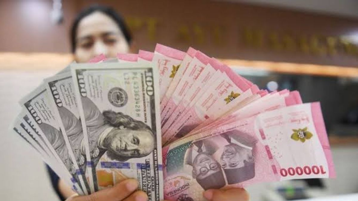 Rupiah Predicted Fluctuating In The Range Of IDR 16,840-16,900 Per US Dollar