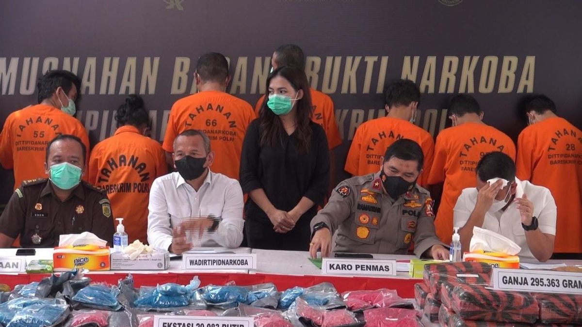 Bareskrim Destroys 8.7 Kg Of Methamphetamine And 295 Kg Of Marijuana From 13 Cases