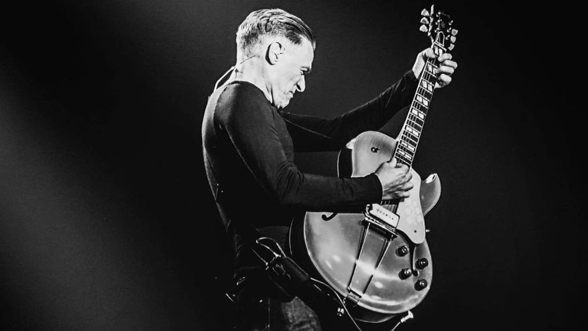 Bryan Adams Holds Asian Tour, Indonesia Is Not On The Rocker Concert List