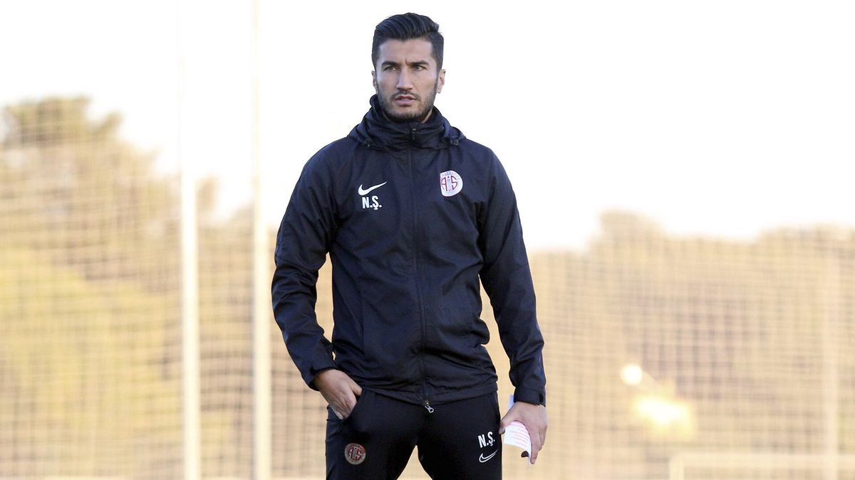 Bikin Respek, Pelatih Antalyaspor Nuri Sahin Bela Wasit dari Amukan Amarah Timnya Sendiri