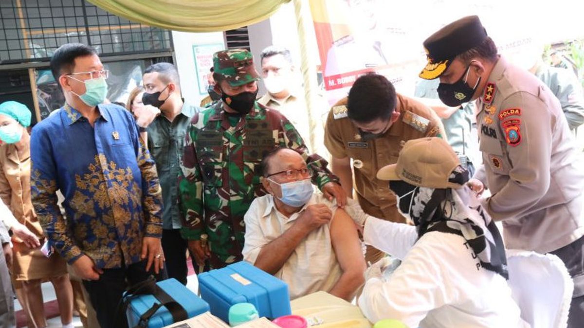 棉兰的老年人已经开始接种加强疫苗