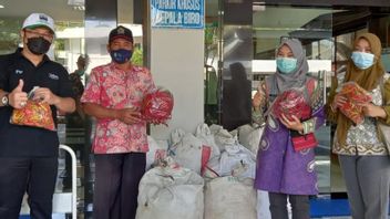 ASN Of Central Java Provincial Government Buys 1.1 Tons Of Chili To Help Farmers