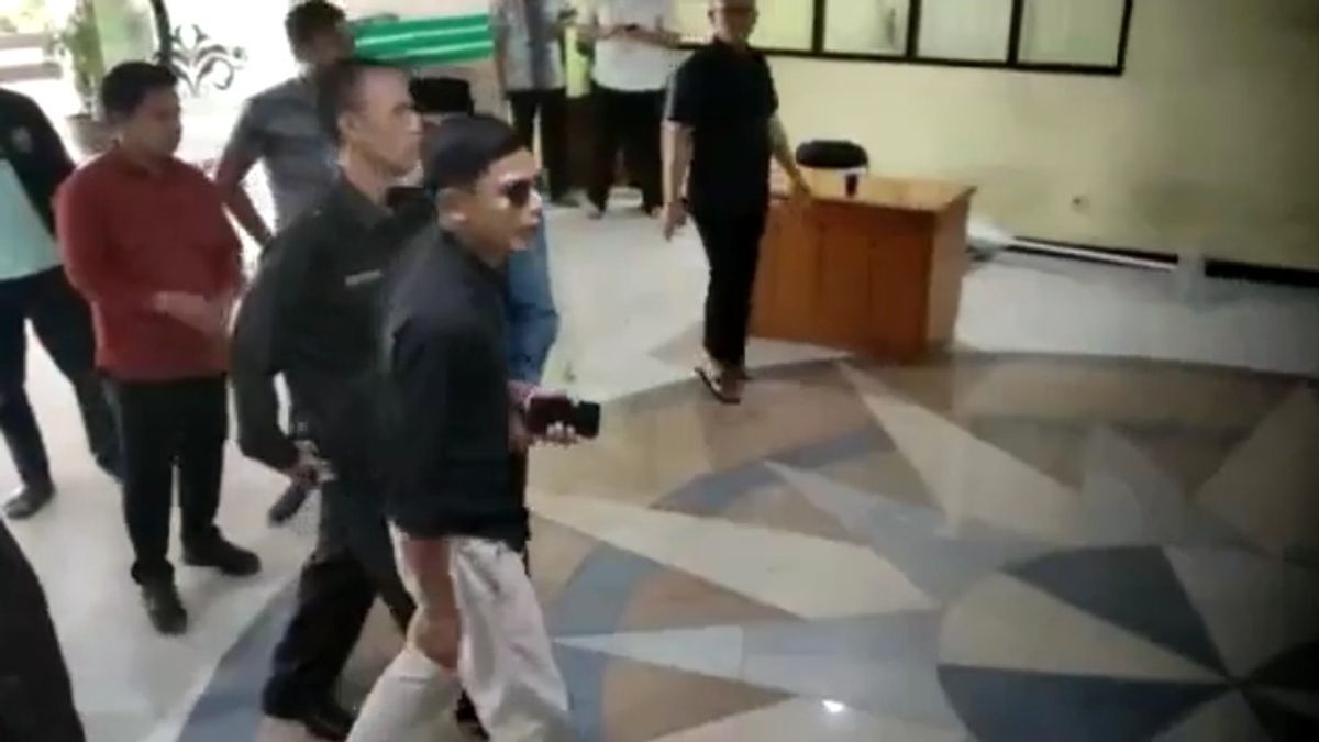 يشتبه في تخريب مرافق مكتب Tangerang Regency DPRD ، الشرطة تؤمن 5 من موظفي المنظمات غير الحكومية