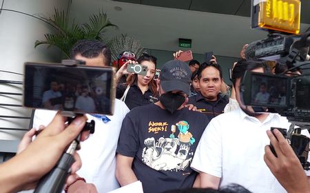 4 Hari Ditahan, Mantan Istri Jenguk Rio Reifan di Polres Metro Jakarta Barat