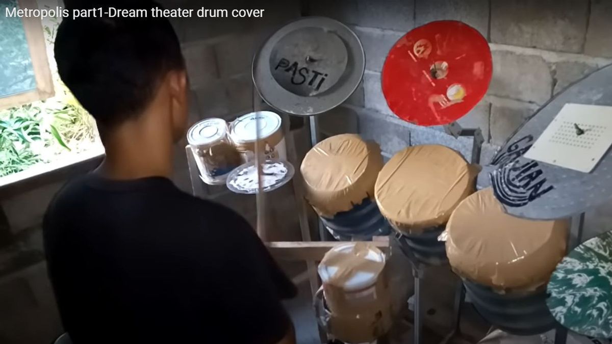 Mike Portnoy Admires Indonesian Viral Drummer Who Plays Using Gallons And  Buckets, He Promises To Give