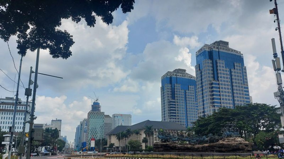 Cuaca Jabodetabek Berawan Sepanjang Hari, Suhu Capai 30 Derajat Celsius