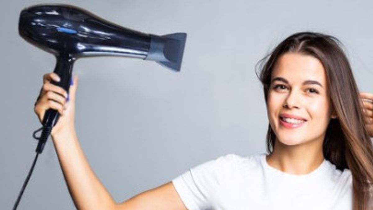 Confused About Choosing A Hair Dryer? Here's The Recommendation!
