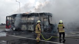 Extinguished, A Bus That Caught Fire On The Inner City Toll Road In The Direction Of Tanjung Priok Experienced A Loss Of IDR 500 Million