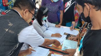 Get Free Service, 645 Residents Of Jalan Mpok Nori, East Jakarta Process Documents For Changing Street Names