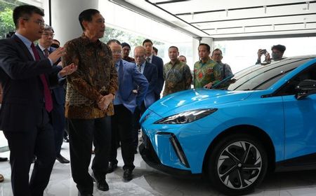 Morris Garage Pamerkan Mobil Listrik MG4 EV dan MG ZS EV ke Menkomarinves