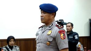 Tangisan Pecah di Sidang Etik, Kompol Cosmas Dipecat: Saya Hanya Menjalankan Tugas