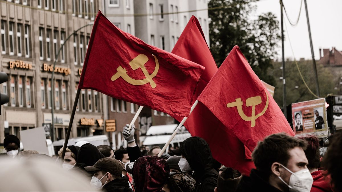 Le Communisme Est: Concepts, Caractéristiques Des Controverses Et Des Développements En Indonésie