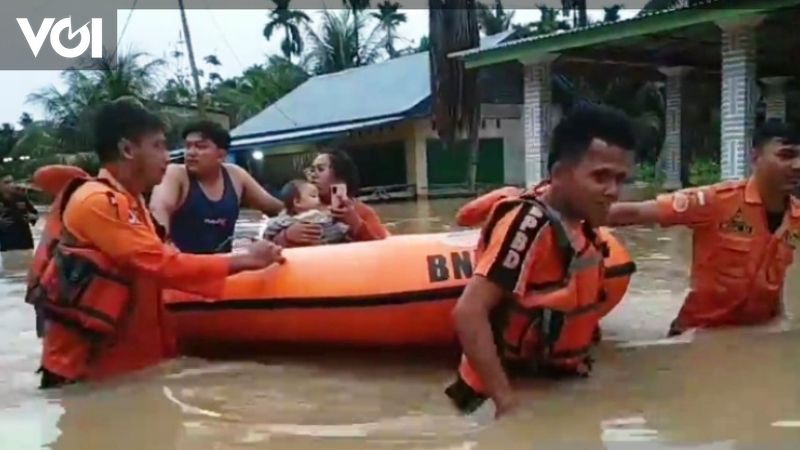 Pakai Perahu Karet Bpbd Padang Pariaman Evakuasi Warga Yang Kebanjiran