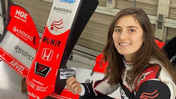 The First Women's Drivers To Show In F2 Comeback Join The Charouz Racing System