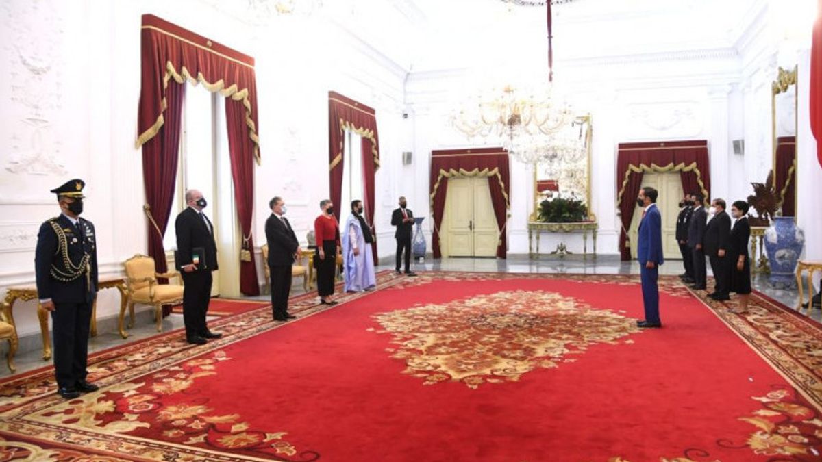 乔科维总统获得4位友好国家大使的证书