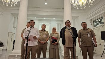 라마단을 앞두고 칠리와 기름 가격이 올라가면서 프라모노는 시장 개입을 준비합니다.