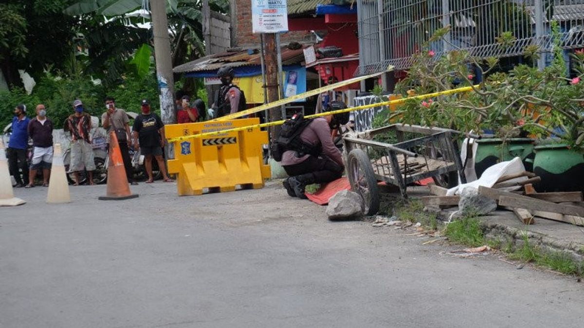 La Police Sécurise Les Grenades Et Les Balles à Pakis Surabaya