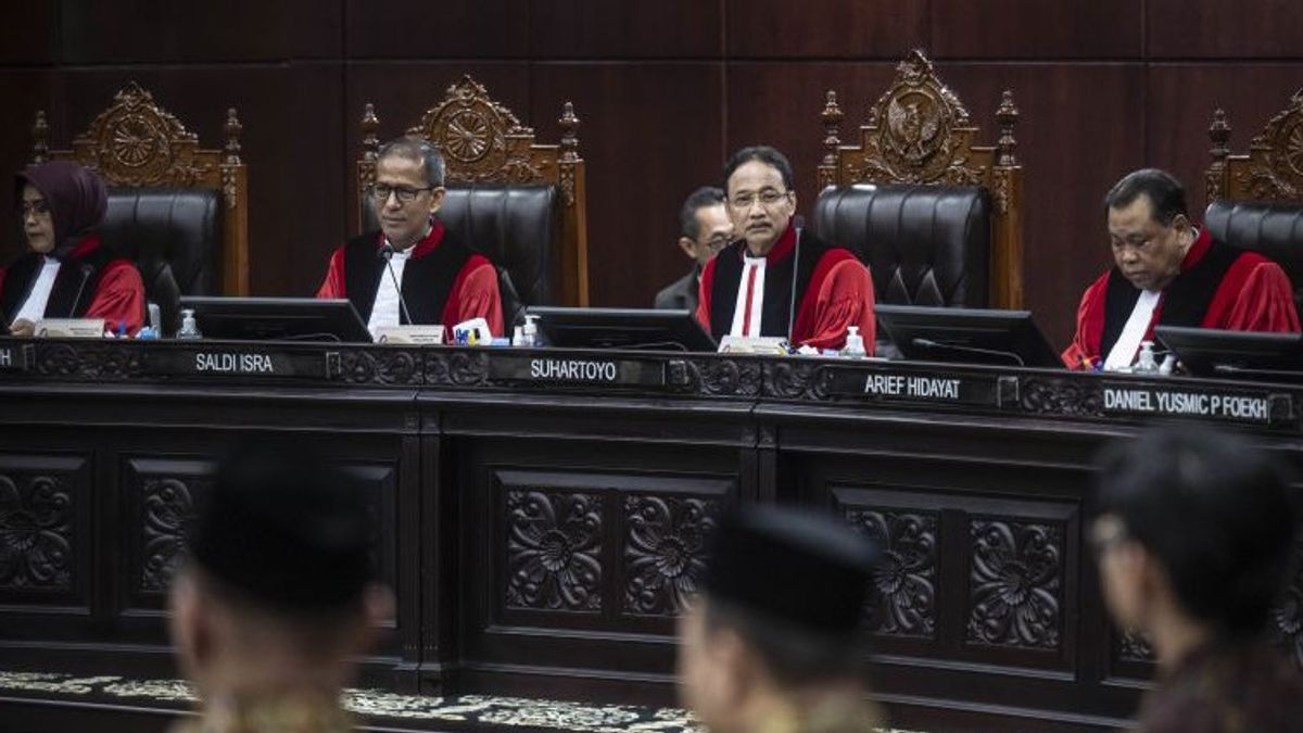 宪法法院谨慎接受佐科威部长在总统选举争议听证会上提出的请求