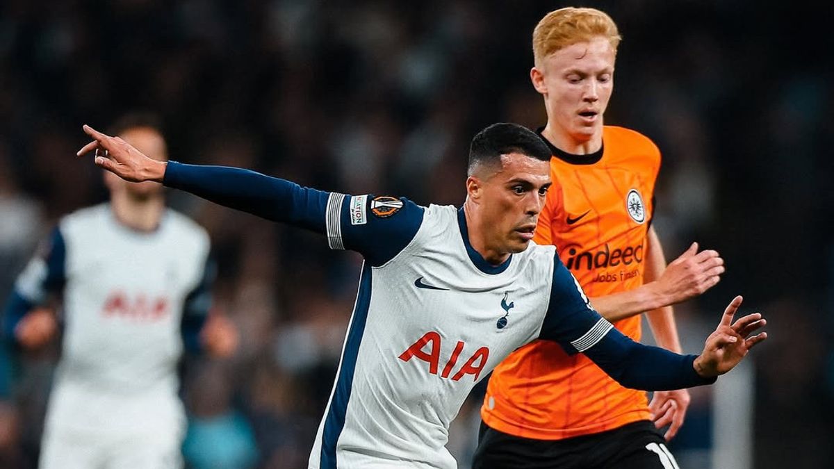 Micky van de Ven: Tottenham Ingin Memenangi Liga Europa untuk Postecoglou