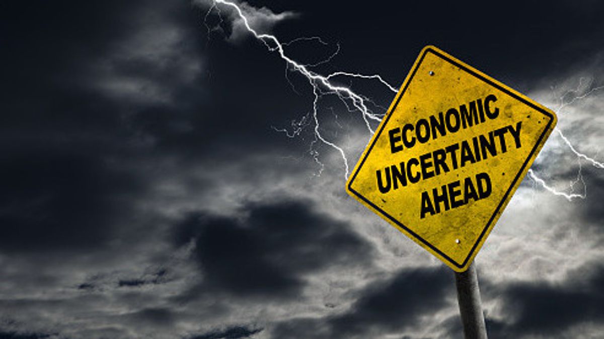 Navigating Economic Recession: Identifying Risks and Strategies